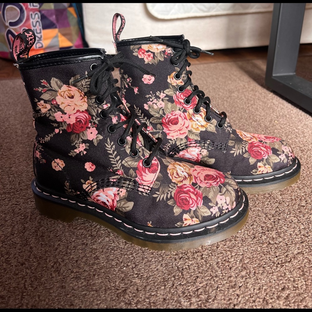 Dr. Martens Victorian Floral Pascal Rose